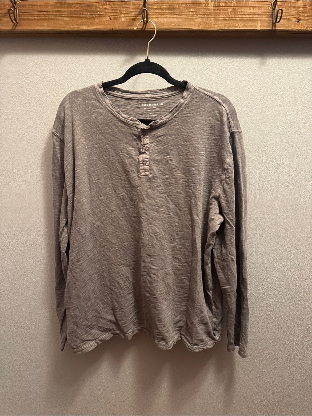 Lucky Brand Men's Long-Sleeve Henley in henley grey